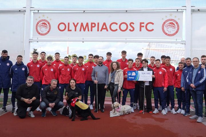 Ολυμπιακός: Η Κ19 προσέφερε 1.000 ευρώ στον οργανισμό Liberty Guide and Assistance Dogs