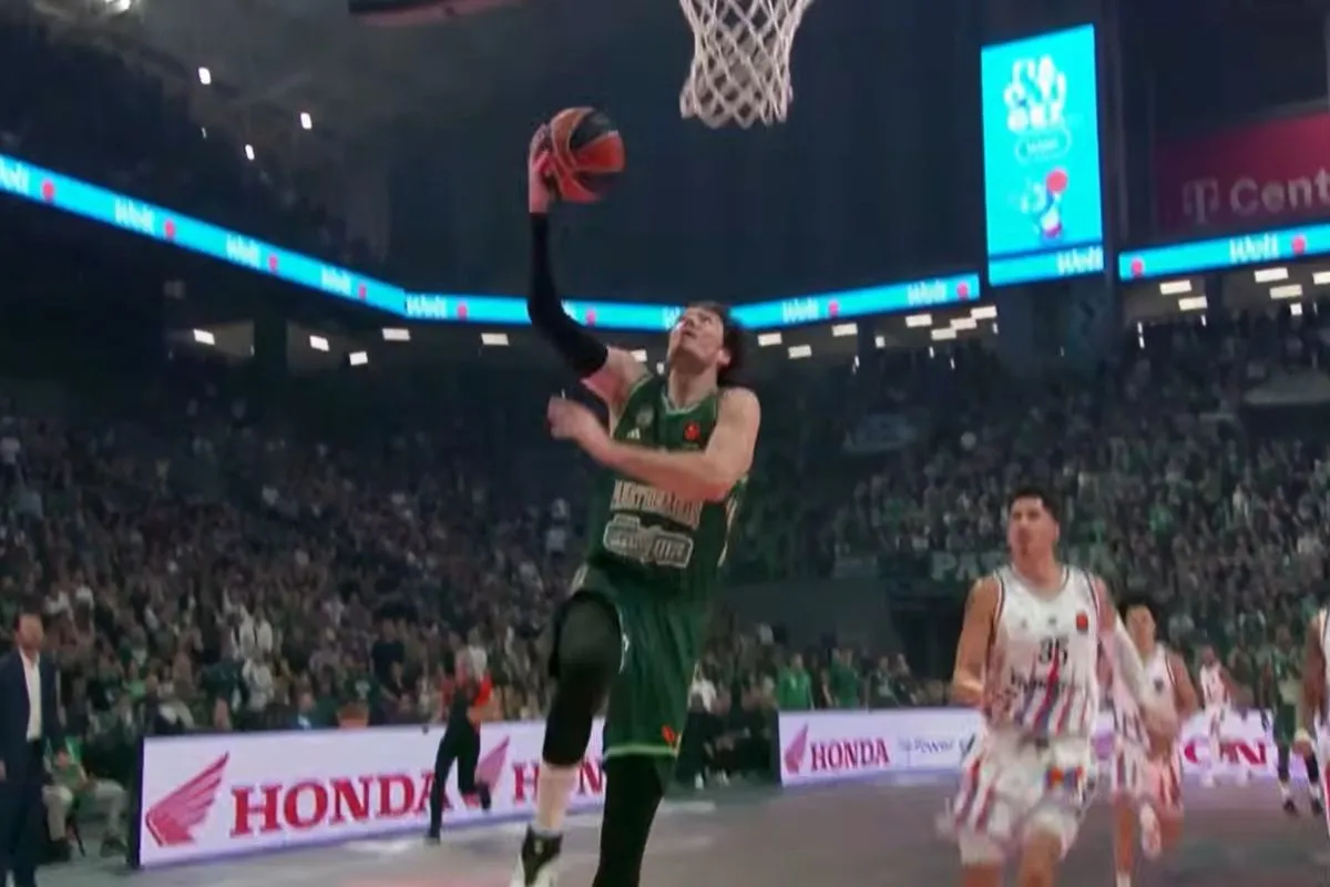 Αιφνιδιασμός και άμυνα: Τάπα Φαριντ και εύκολο καλάθι Οσμάν στα μέσα της τρίτης περιόδου κόντρα στην Παρί