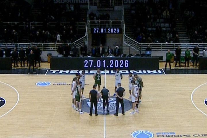 ΠΑΟΚ – Σπόρτινγκ: Λουλούδια από τους παίκτες και σιγή ενός λεπτού για τα θύματα της Ρουμανίας