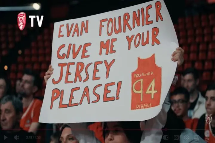 Παρακάμερα Ολυμπιακού: Στιγμιότυπα από τον αγώνα με τον Προμηθέα και τους μικρούς φιλάθλους στο ΣΕΦ