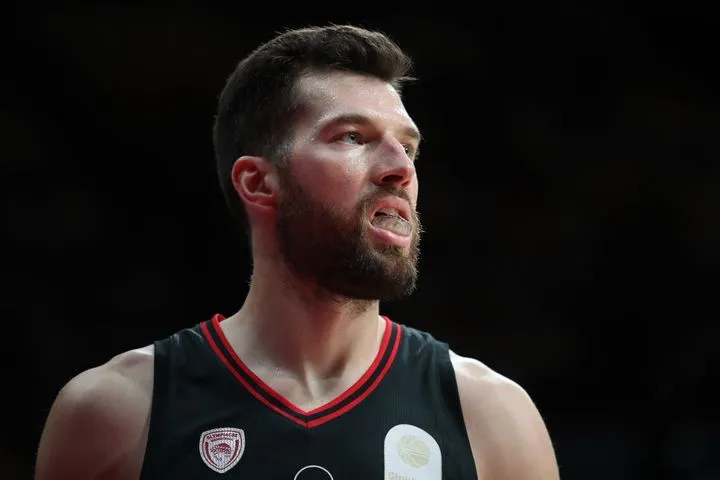 Άνετο μεσημέρι στο ΣΕΦ για τον Ολυμπιακό επί του Προμηθέα, με κεφάτους Πίτερς - Χολ και καλή εμφάνιση Νετζήπογλου