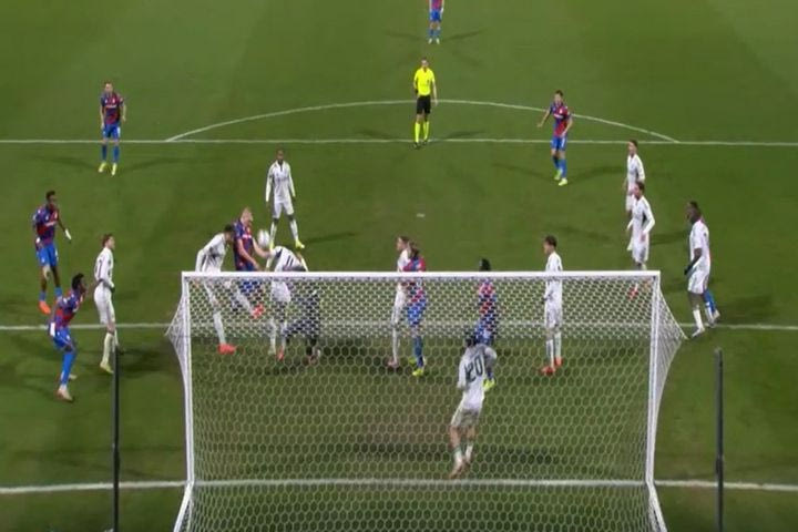 Ο Σπάτσιλ ισοφάρισε σε 1-1 για τη Βικτόρια Πλζεν, έντονες διαμαρτυρίες για επιθετικό φάουλ στον Λαφόν