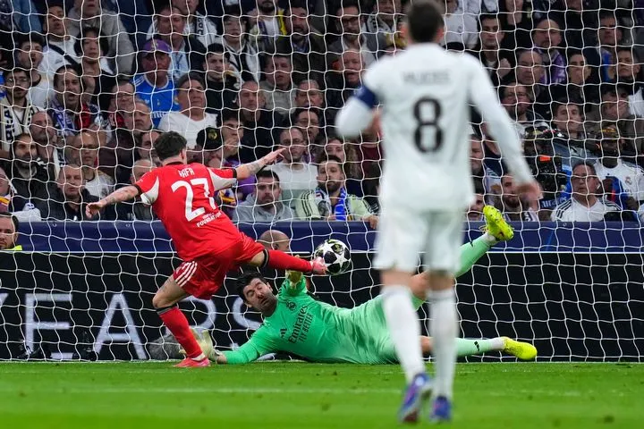 Η Μπενφίκα πάγωσε το “Μπερναμπέου” με τον Ράφα Σίλβα, σε φάση που ξεκίνησε από γύρισμα του Παυλίδη