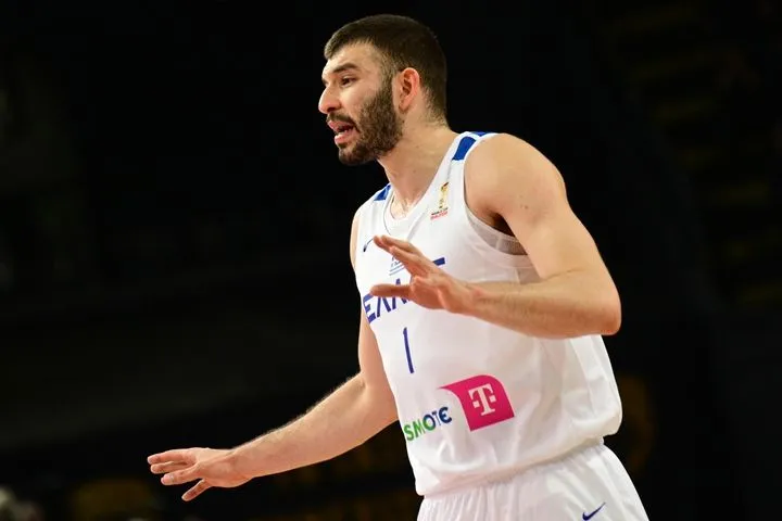 Πρόβλημα στη γάμπα ο Ρογκαβόπουλος, αμφίβολος για το δεύτερο ματς της Ελλάδας με το Μαυροβούνιο