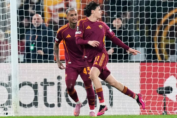 Ο Μάλεν χτύπησε δις κόντρα στην Κάλιαρι και έστειλε την Ρόμα στην 4η θέση