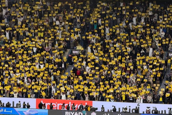 Ο Ρονάλντο έχει τον κόσμο στο πλευρό του: Οι οπαδοί σήκωσαν πλακάτ με νούμερο “7” στο Αλ Νασρ – Αλ Ιτιχάντ