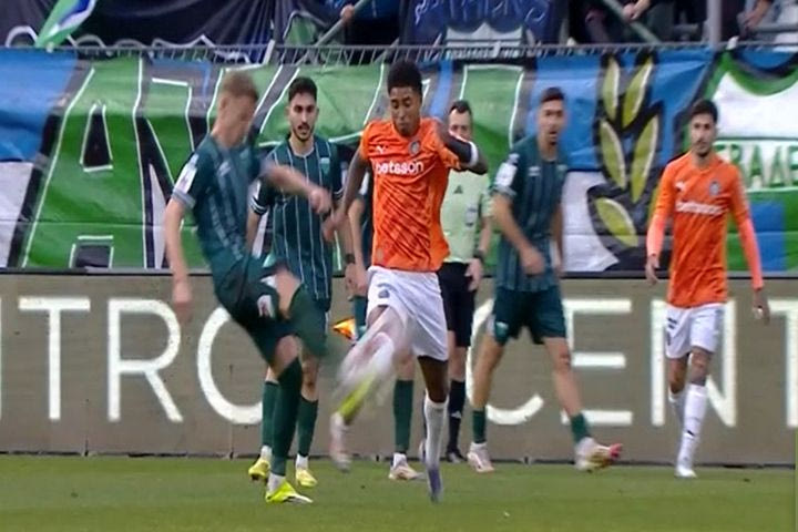 Λεβαδειακός – ΟΦΗ: Ο Σαλσίδο αποβλήθηκε με δεύτερη κίτρινη, με 10 παίκτες οι Κρητικοί στο 34′