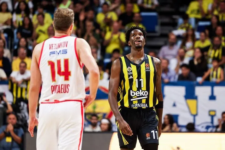 Νάιτζελ Χέιζ-Ντέιβις VS Σάσα Βεζένκοβ: Η απόλυτη μάχη της EuroLeague