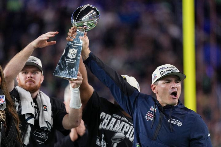 Super Bowl: Οι Σιάτλ Σίχοκς νίκησαν 29-13 τους Νιου Ίνγλαντ Πάτριοτς και κατέκτησαν τον δεύτερο τίτλο της ιστορίας τους