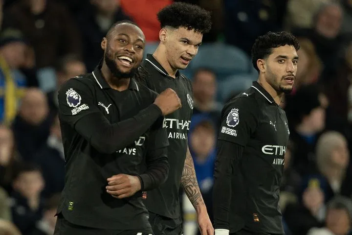 Ο Σεμένιο ντύθηκε Χάλαντ κόντρα στην Λιντς και επανέφερε την Μάντσεστερ Σίτι σε απόσταση βολής από την Άρσεναλ