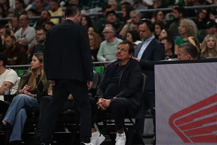 Παναθηναϊκός – Κολοσσός: Ο Σερέλης κοούτσαρε στο πρώτο μέρος το τριφύλλι κόντρα στην ομάδα της Ρόδου, κάθισε στον πάγκο ο Αταμάν