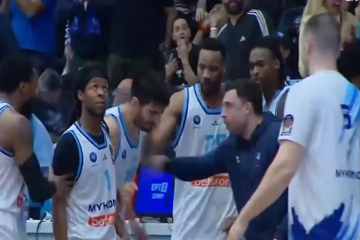 Το νικητήριο τρίποντο του Σκουλίδα που έστειλε τη Μύκονο Betsson στο Allwyn Final Eight