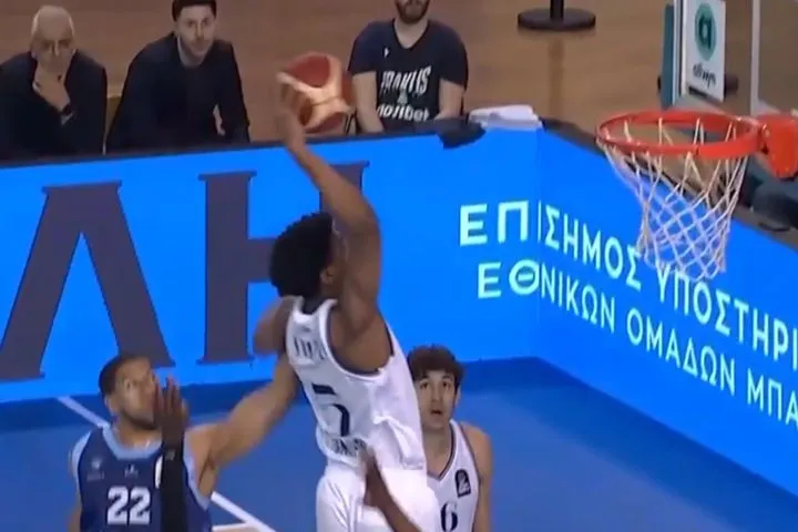 Το εντυπωσιακό κάρφωμα του Κρις Σμιθ στο πρώτο δεκάλεπτο κόντρα στη Μύκονο Betsson