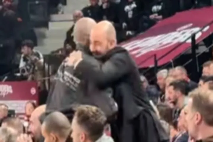 Θερμή αγκαλιά μεταξύ του Βασίλη Σπανούλη και του Τόνι Πάρκερ