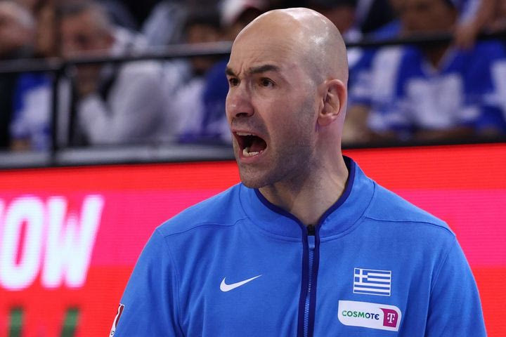 Όχι άλλο τρίποντο, όχι άλλο ρεζιλίκι