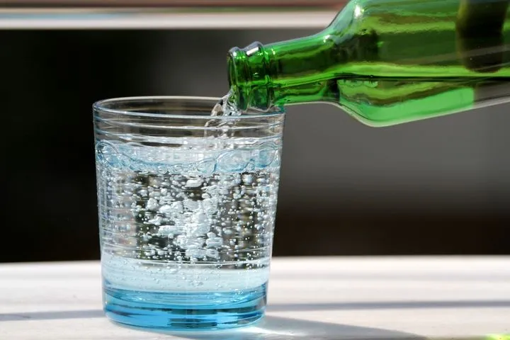 Sparkling water: Ο λόγος που αξίζει να το βάλεις πιο συχνά στην καθημερινότητά σου
