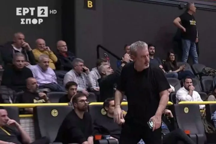 Ο πρόεδρος του Αμαρουσίου, Δήμος Στασινόπουλος, τιμωρήθηκε με απαγόρευση εισόδου σε όλα τα γήπεδα για ένα μήνα