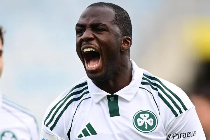 Και ο Τεττέη έπεφτε στρέιτ θρου