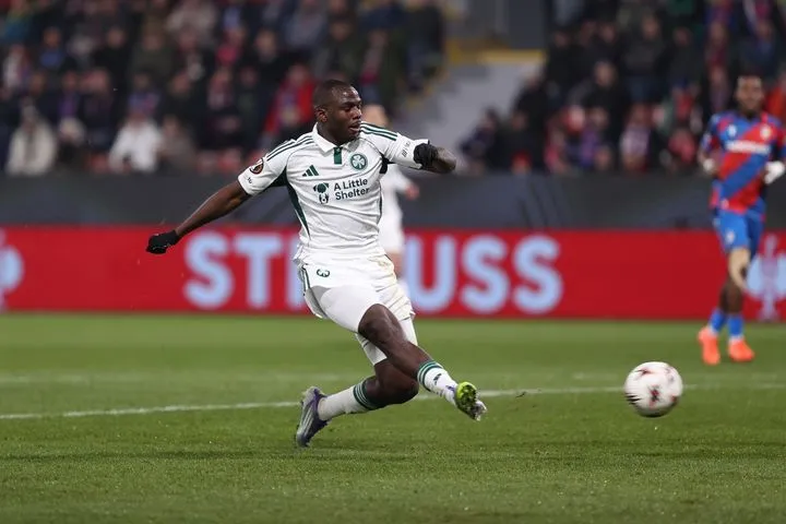 Μαγική συνεργασία: Ο Τεττέη εκτέλεσε άψογα για το 1-0 του Παναθηναϊκού, μετά από ασίστ του Ταμπόρδα