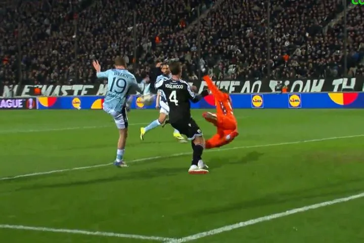 Απίθανος Τσιφτσής, με διπλή επέμβαση κράτησε το μηδέν στην Τούμπα