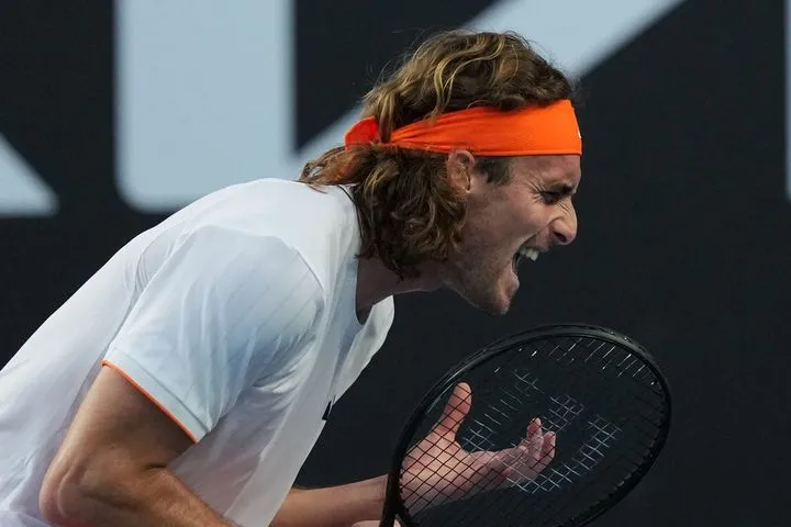 Απίθανος Τσιτσιπάς, απέκλεισε τον Μεντβέντεφ και προκρίθηκε στους 8 του Qatar Open