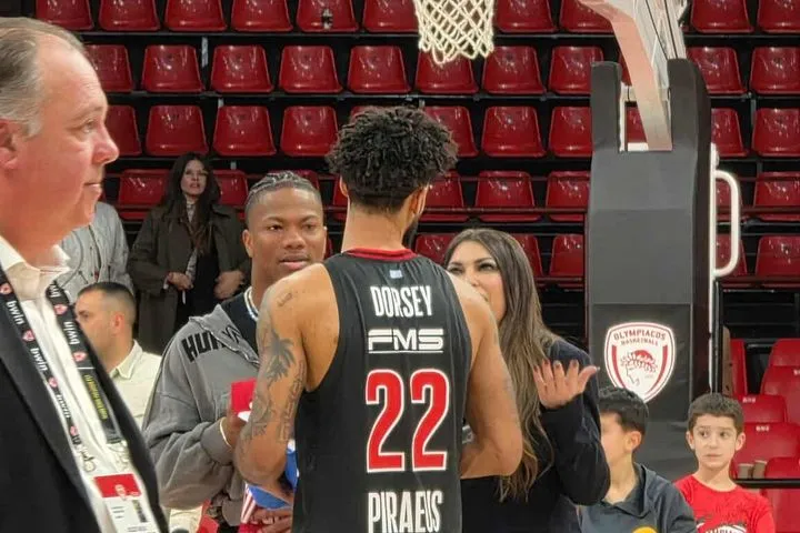 Το τετ-α-τετ του Ντόρσεϊ με την πρέσβειρα των ΗΠΑ στην Ελλάδα και παίκτη του NFL