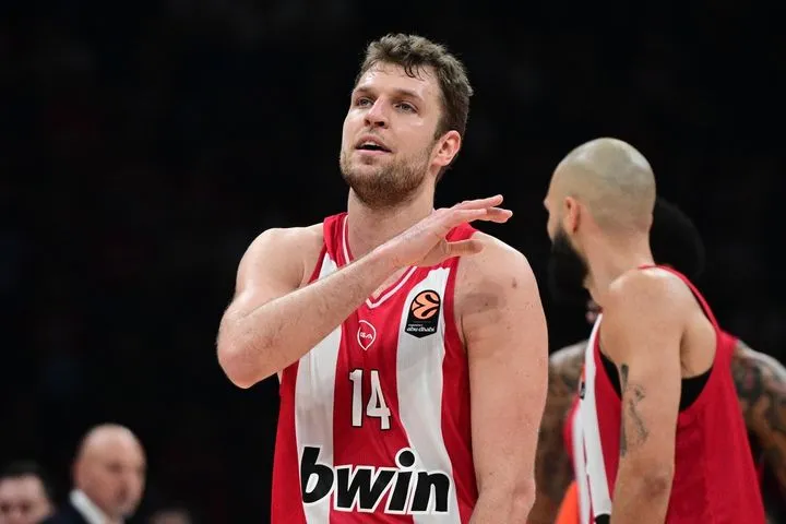 Βεζένκοβ: “Εκνευρίζομαι όταν χάνω ελεύθερα σουτ, ήταν μία ομαδική προσπάθεια και είμαι χαρούμενος που κερδίσαμε”