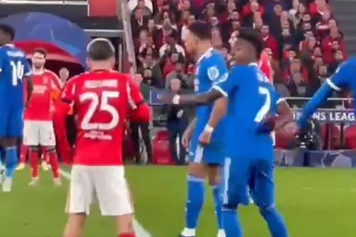 Μπενφίκα: “Το VIDEO που δείχνει ότι οι παίκτες της Ρεάλ δεν μπορούσαν ν’ ακούσουν αυτό που ισχυρίζονται πως άκουσαν”