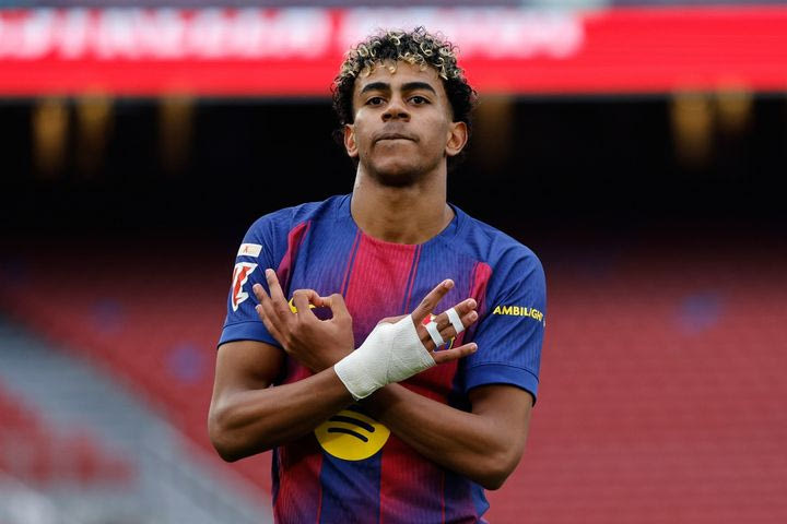 Γιαμάλ: Απίστευτος ο φορ της Μπαρτσελόνα – Έσπασε όλα τα κοντέρ με τα τρία γκολ επί της Βιγιαρεάλ και ξεπέρασε τον Μέσι