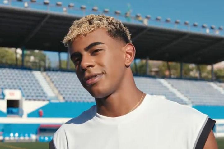 Η εμφάνιση του Λαμίν Γιαμάλ στο επετειακό διαφημιστικό των Πόκεμον δίπλα σε Lady Gaga και Σαρλ Λεκλέρ