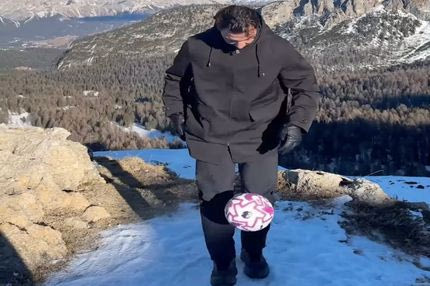 O Ζλάταν Ιμπραχίμοβιτς νικήθηκε απο το χιόνι: Έχασε για πρώτη φορά την μπάλα και τρόλαρε τον εαυτό του