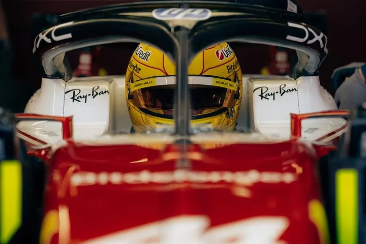 Χάμιλτον για την ασύλληπτη ισχύ της Mercedes: "Αν οφείλεται στη σχέση συμπίεσης θα απογοητευτώ που η FIA το επέτρεψε"