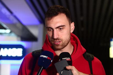 Μιλουτίνοβ: “Ένα κάταγμα στον αντίχειρα δεν είναι τραυματισμός που θα με κρατήσει εκτός παρκέ”