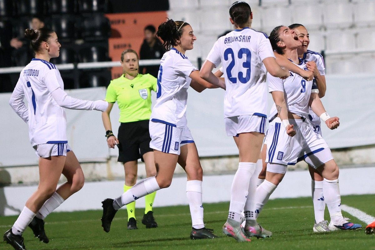 Η Μάρκου σκόραρε με άπιαστη κεφαλιά για την Ελλάδα και αφιέρωσε το 1-0 στην τραυματία Καπνίση