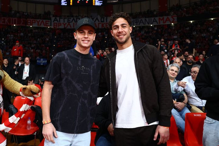 Ολυμπιακός: Αποθέωση στο ΣΕΦ για Μουζακίτη και Κωστούλα στο ντέρμπι με τον Παναθηναϊκό AKTOR