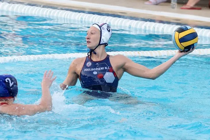 Waterpolo League Γυναικών: Άνετη νίκη της Βουλιαγμένης επί της Ηλιούπολης πριν τις μάχες με τη Ράπαλο στο Champions League