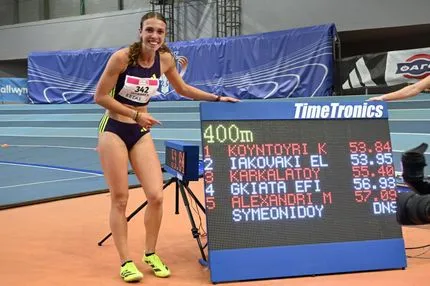 Η τρομερή Ελένη Ιακωβάκη κατέρριψε ρεκόρ 36 ετών στα 400 μ. στο Πανελλήνιο Πρωτάθλημα