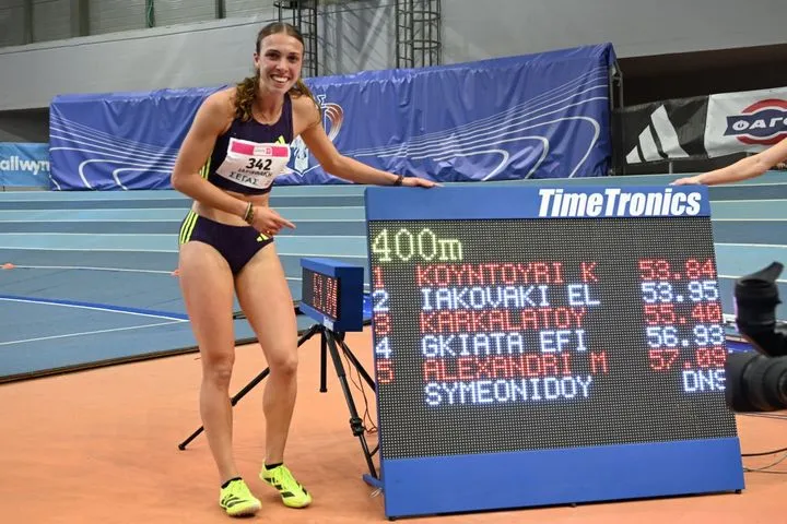 Η τρομερή Ελένη Ιακωβάκη κατέρριψε ρεκόρ 36 ετών στα 400 μ. στο Πανελλήνιο Πρωτάθλημα