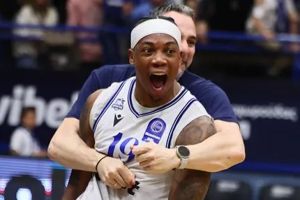 Η καλαθάρα του Έντλερ-Ντέιβις στην εκπνοή του Ηρακλής - Παναθηναϊκός