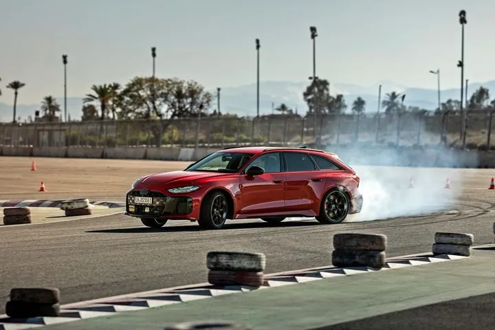 Σε δρόμους και πίστα δοκιμάζεται το νέο Audi RS 5 με τους 639 ίππους
