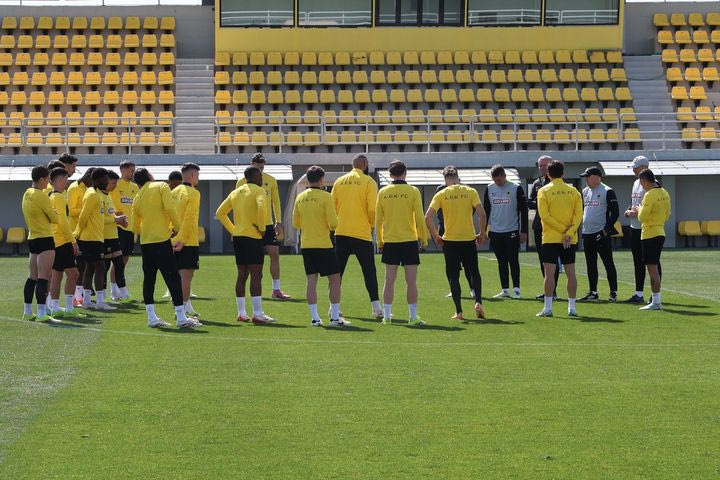 ΑΕΚ: Έτοιμη για το Τσέλιε, φωτογραφίες από την τελευταία προπόνηση στα Σπάτα