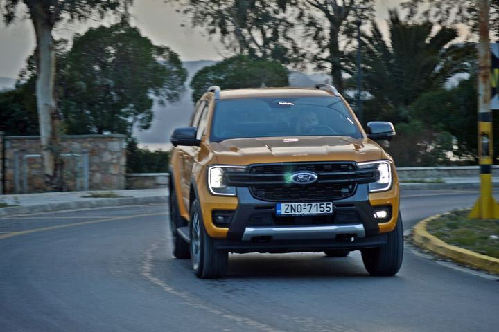 Οδηγούμε το plug in υβριδικό Ranger, το διπλοκάμπινο της Ford που δεν ακολουθεί τις αξίες των SUV αλλά τις ξεπερνά