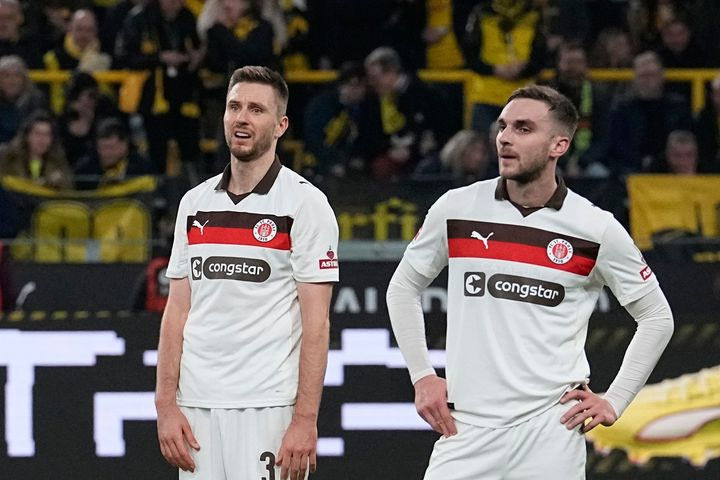 Ζανκτ Πάουλι – Άιντραχτ 0-0: Αήττητη για τρίτο συνεχόμενο ματς η ομάδα του Σάλιακα που αποχώρησε τραυματίας