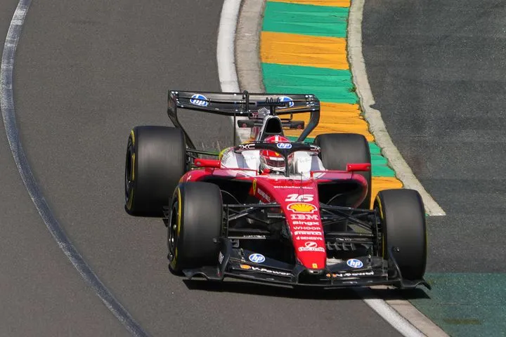 O Λεκλέρ ταχύτερος, 1-2 της Ferrari στις πρώτες ελεύθερες δοκιμές της Αυστραλίας