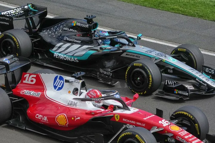 Ράσελ: “Τρομερή η μάχη με τη Ferrari, με την ηλεκτρική διαχείριση ήταν αδύνατο να μείνεις μπροστά”