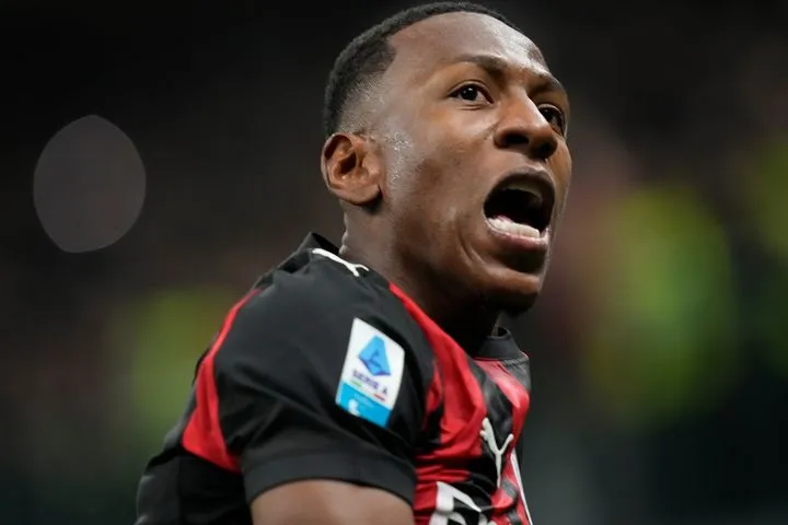 Ο Εστουπινιάν έβαψε ροσονέρο το ντέρμπι του Μιλάνου και έφερε τη Μίλαν στο -7 από την κορυφή