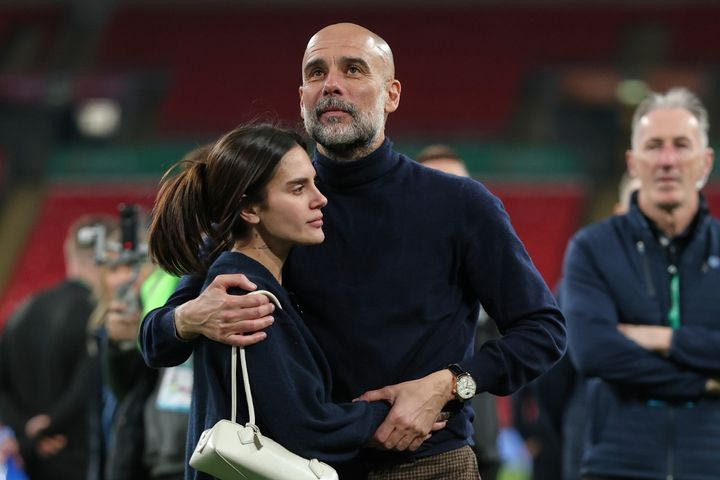 Γκουαρδιόλα: Η αγκαλιά με την κόρη του στο Γουέμπλεϊ που συγκίνησε μετά την κατάκτηση του Carabao Cup