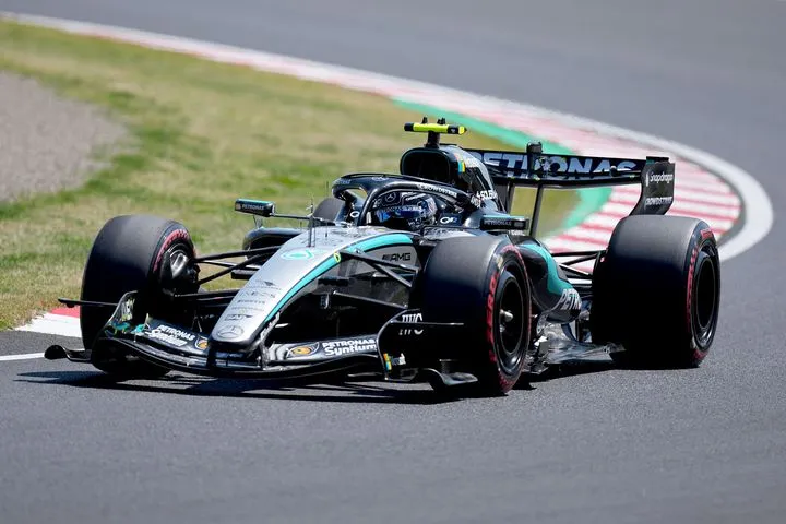 Formula 1: Η Mercedes στο 1-2 του FP1 της Σουζούκα, ανέβασε το ρυθμό της η McLaren