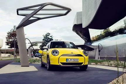 Το BMW Welt συμπληρώνει φέτος 25 χρόνια ενεργής παρουσίας στο αστικό τοπίο του Μονάχου