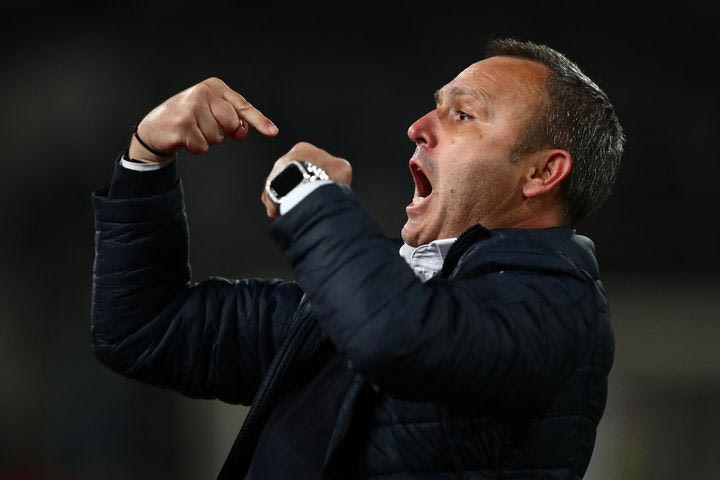 “Τρελάθηκε” ο Μπράτσος: Οι έξαλλοι πανηγυρισμοί του μετά τη νίκη του Βόλου επί του ΠΑΟΚ